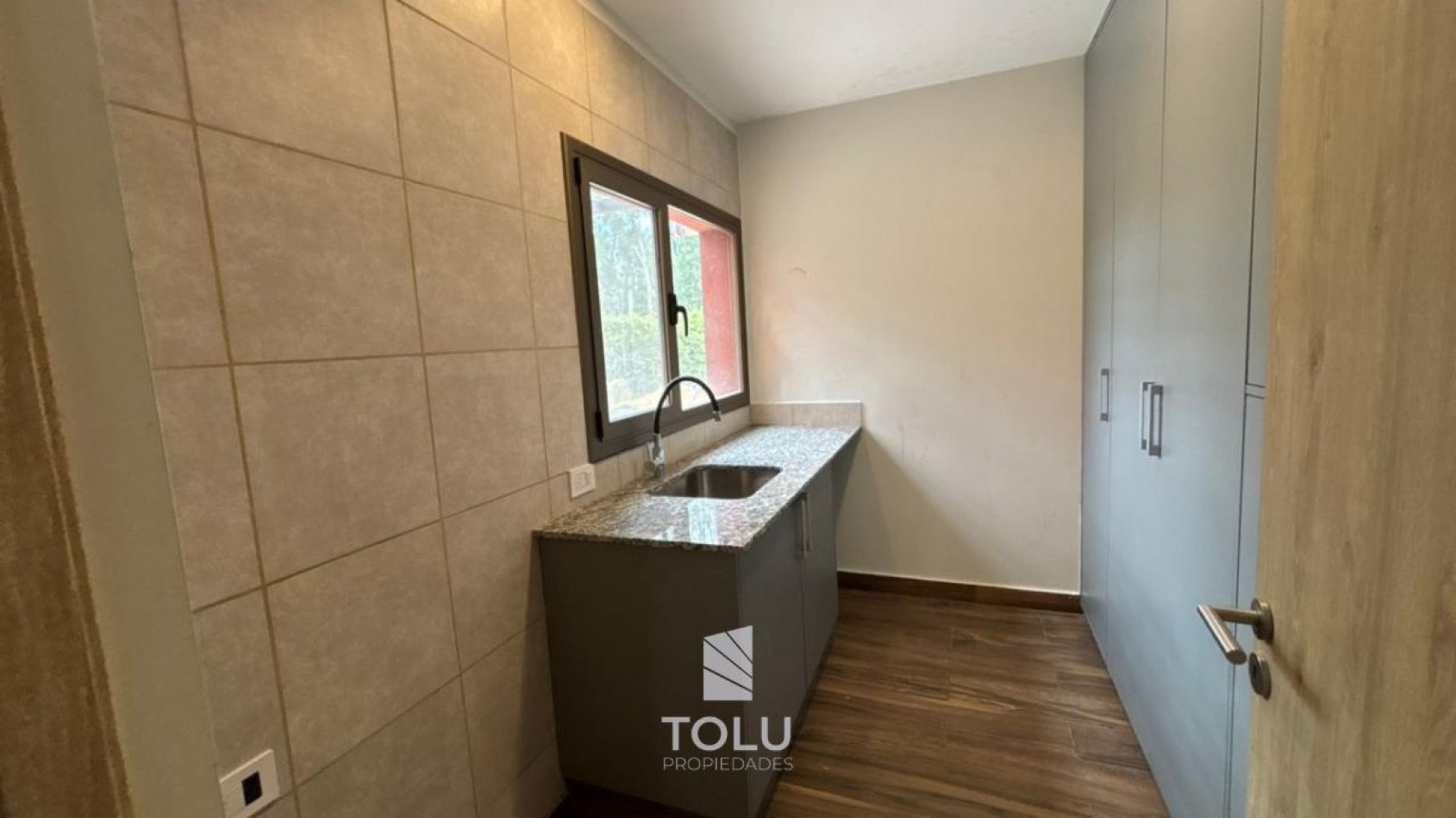 Casa 7 ambientes, laguna Blanca 