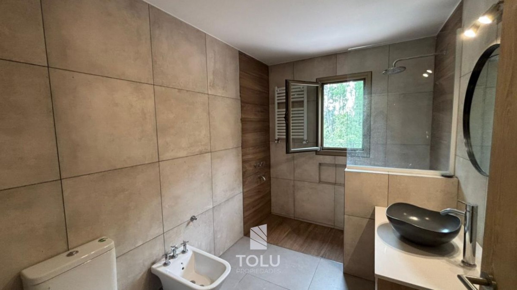 Casa 7 ambientes, laguna Blanca 