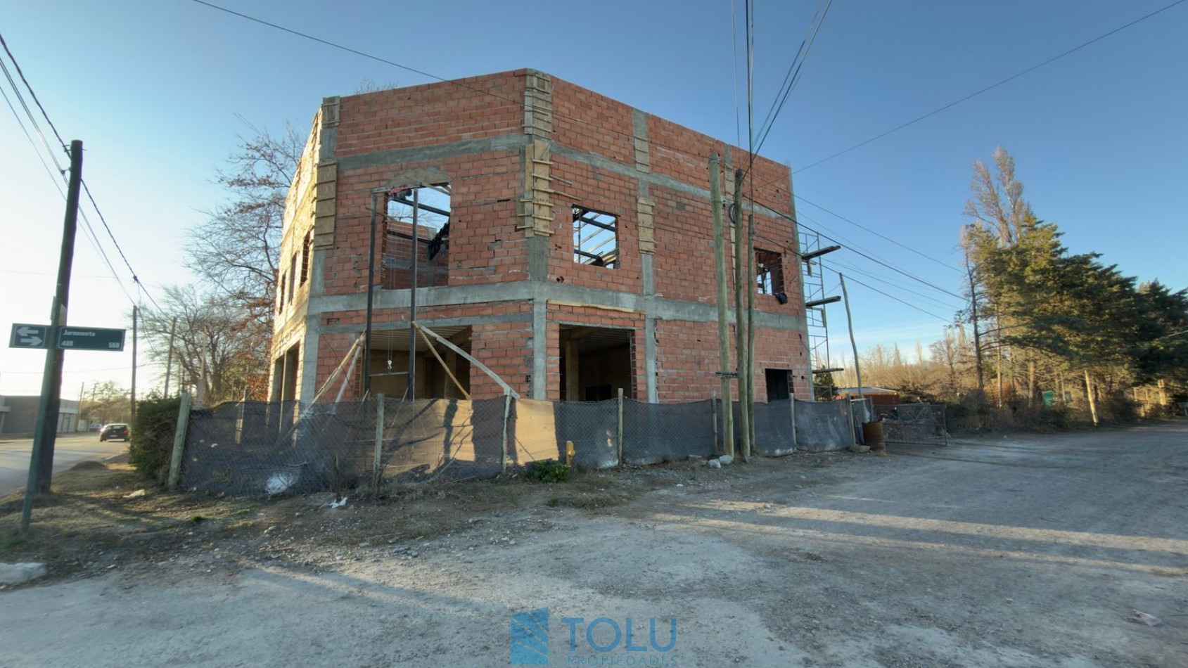 Local comercial, oficinas y deposito. Plottier, Santa Cruz 62