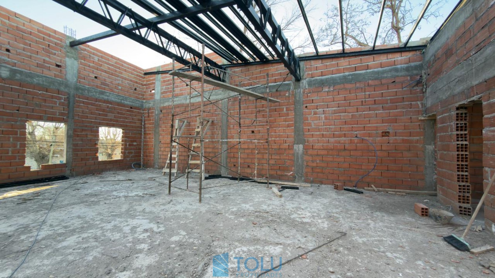 Local comercial, oficinas y deposito. Plottier, Santa Cruz 62