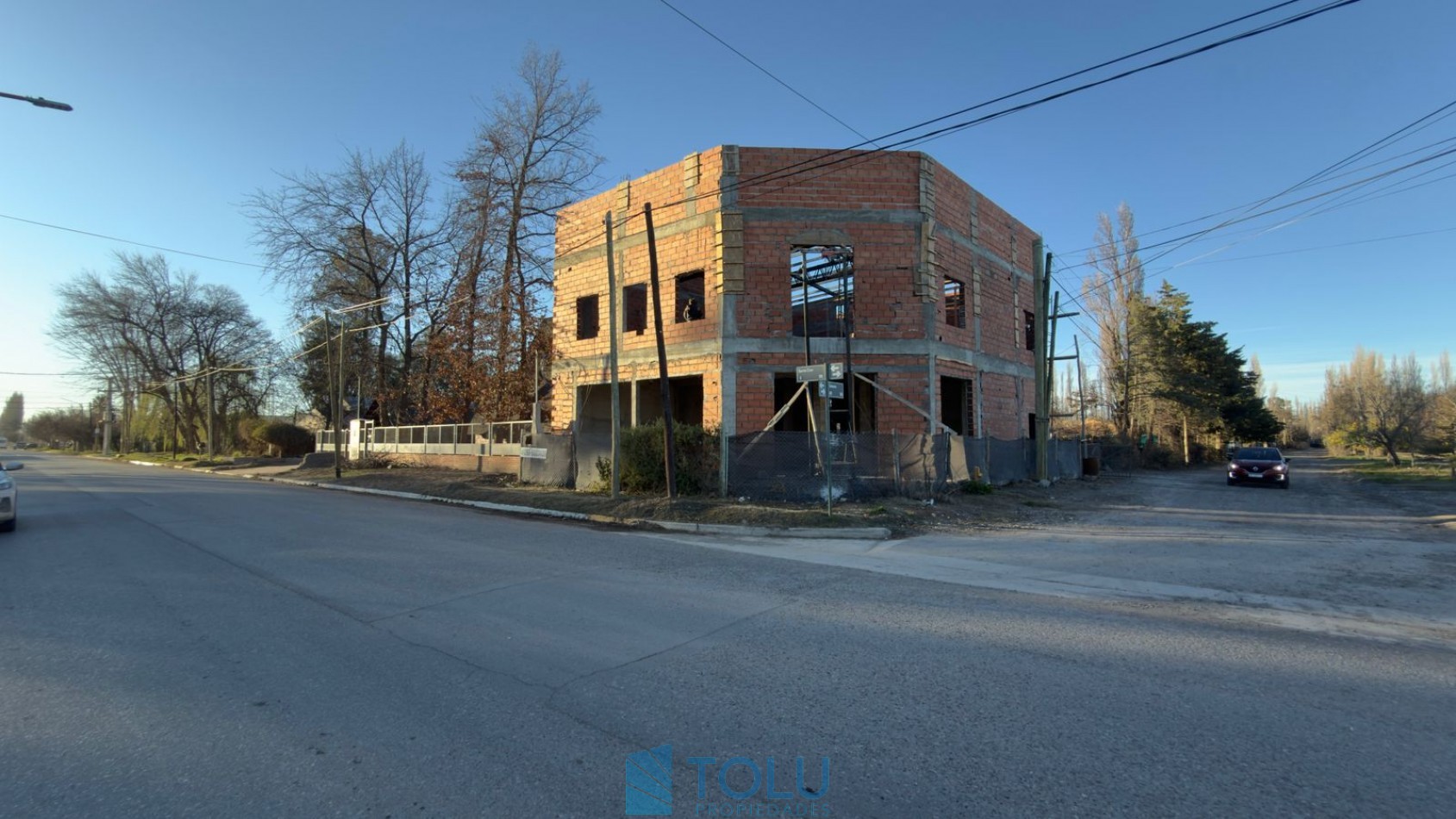 Local comercial, oficinas y deposito. Plottier, Santa Cruz 62