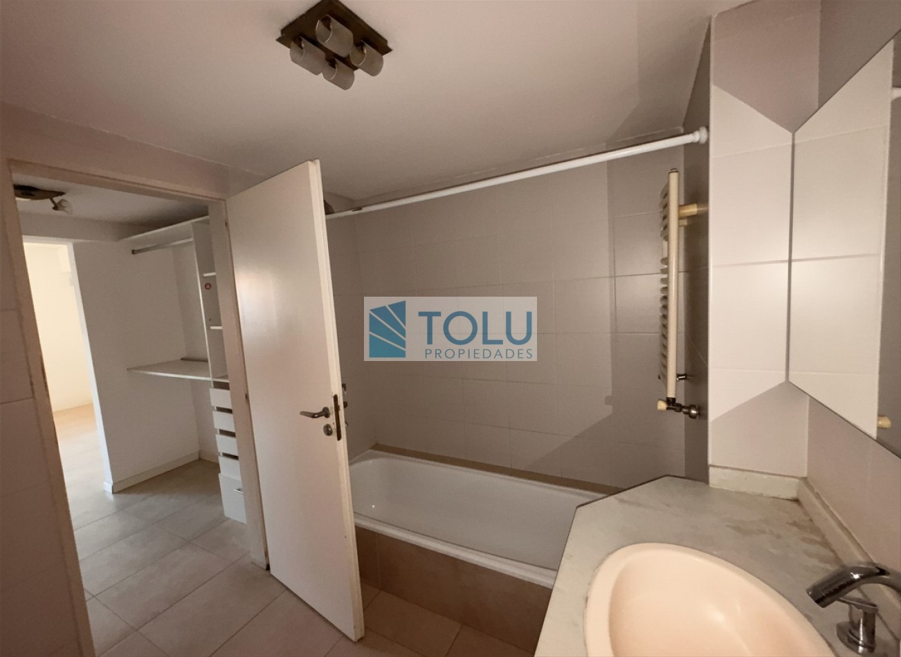 Venta departamento 3 dormitorios y 3 baños Jardines del rey Neuquen