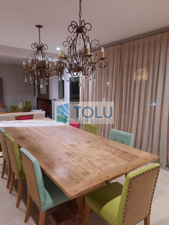 Casa en Venta dos plantas Cipolletti 5 dormitorios y 5 baños - parilla quincho y pileta Manzanar Millenium Cipolletti 