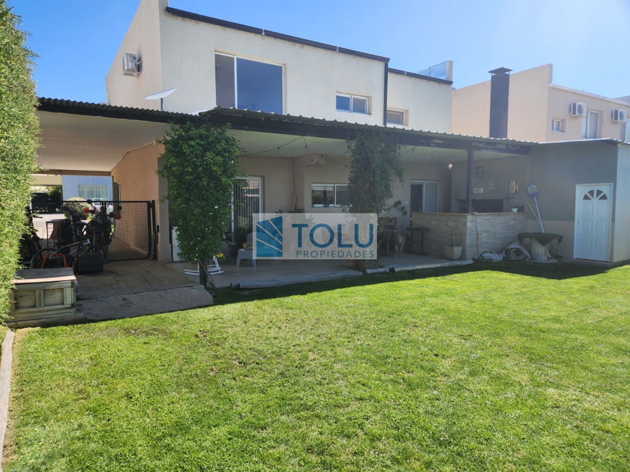 En venta casa 3 dormitorios, barrio cerrado Elementos, Plottier 