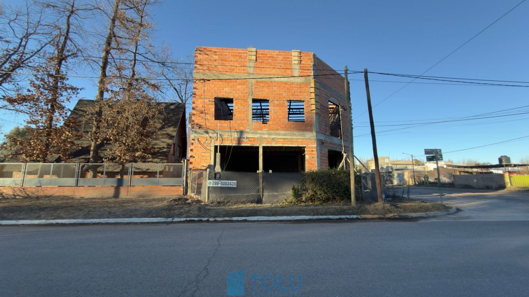 Local comercial, oficinas y deposito. Plottier, Santa Cruz 62