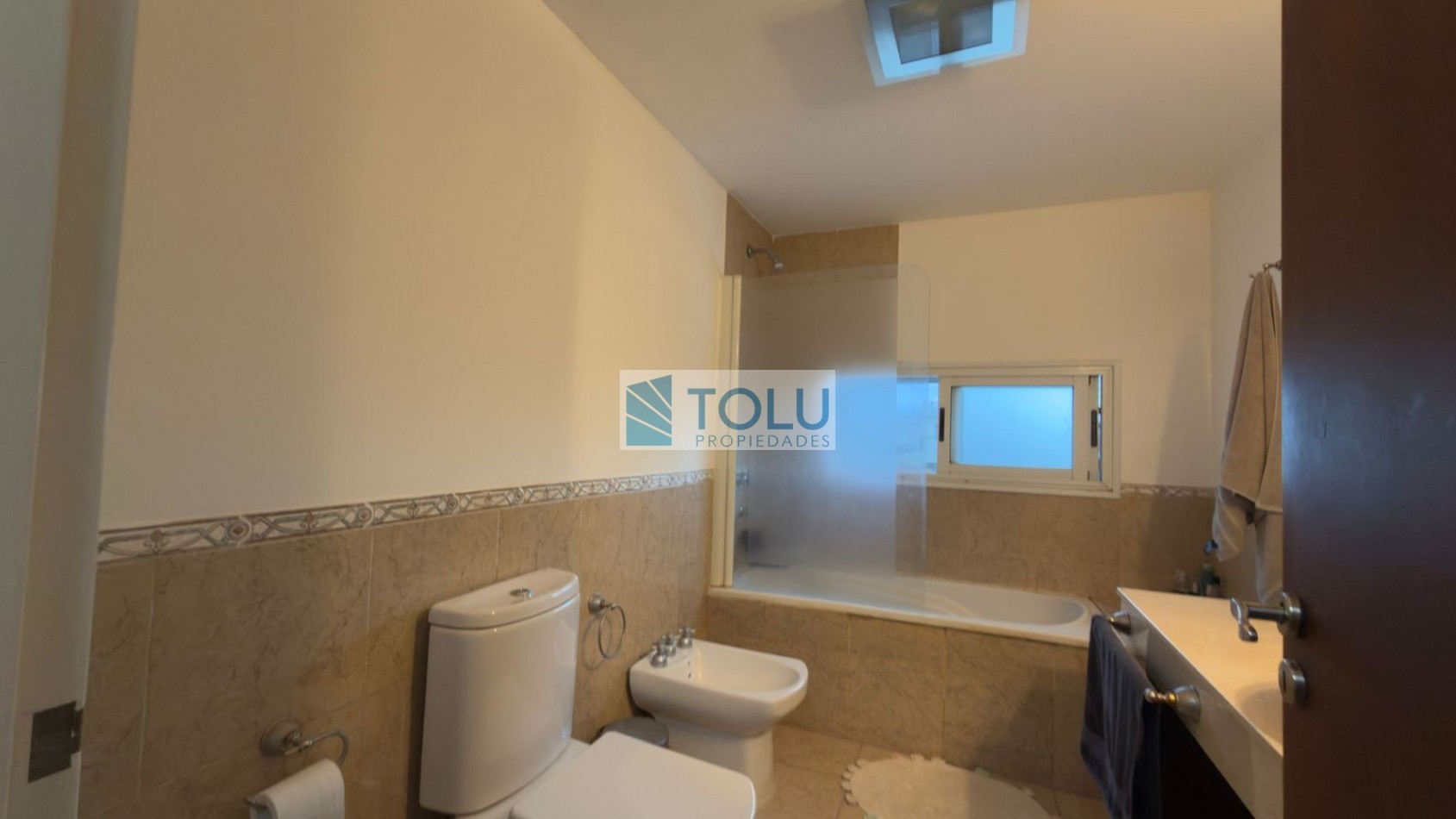 En venta casa 3 dormitorios, barrio cerrado Elementos, Plottier 