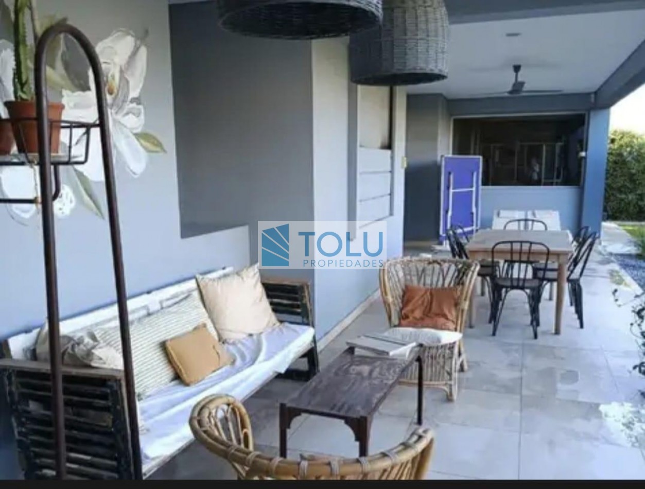 Casa en Venta dos plantas Cipolletti 5 dormitorios y 5 baños - parilla quincho y pileta Manzanar Millenium Cipolletti 