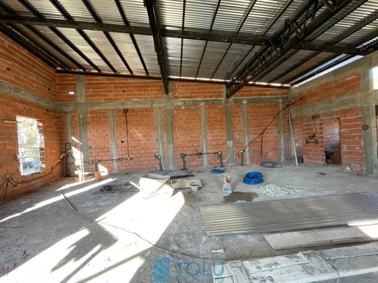 Local comercial, oficinas y deposito. Plottier, Santa Cruz 62