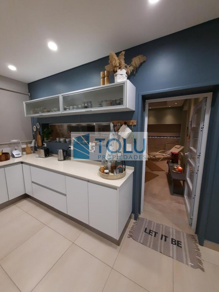 Casa en Venta dos plantas Cipolletti 5 dormitorios y 5 baños - parilla quincho y pileta Manzanar Millenium Cipolletti 