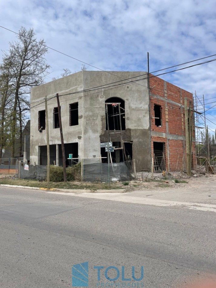 Local comercial, oficinas y deposito. Plottier, Santa Cruz 62