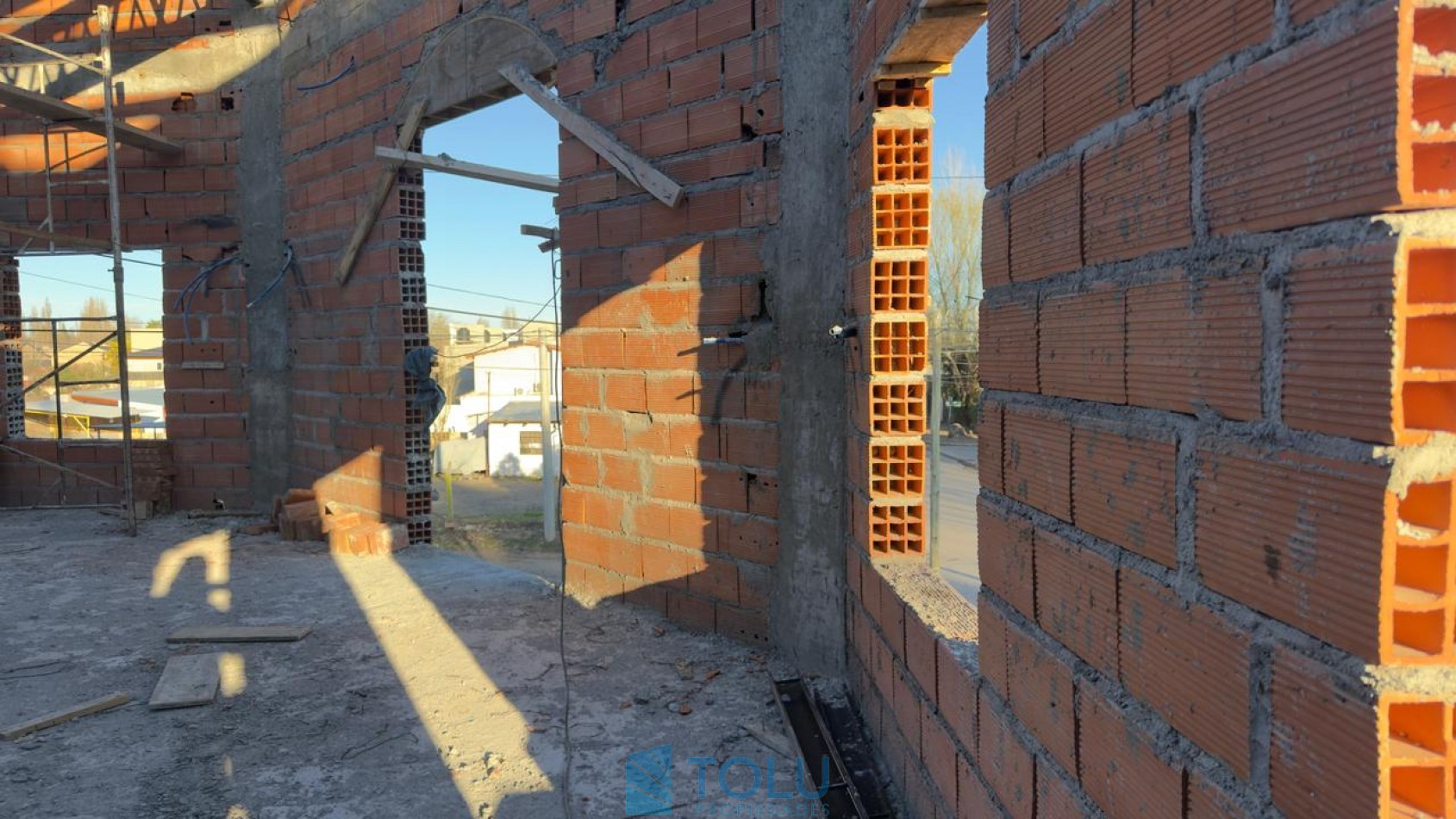 Local comercial, oficinas y deposito. Plottier, Santa Cruz 62