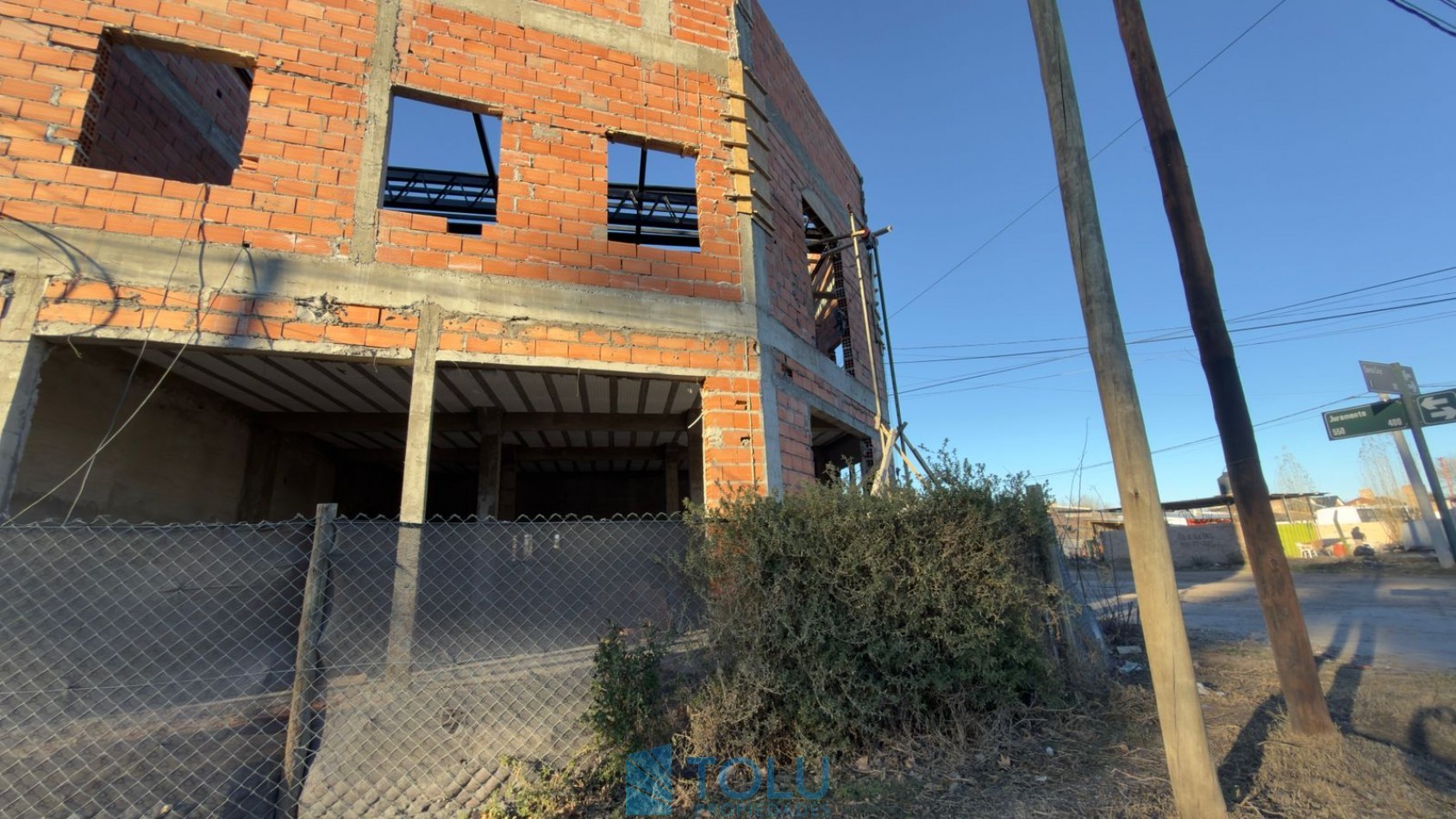 Local comercial, oficinas y deposito. Plottier, Santa Cruz 62