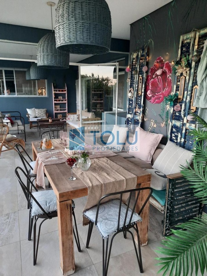 Casa en Venta dos plantas Cipolletti 5 dormitorios y 5 baños - parilla quincho y pileta Manzanar Millenium Cipolletti 