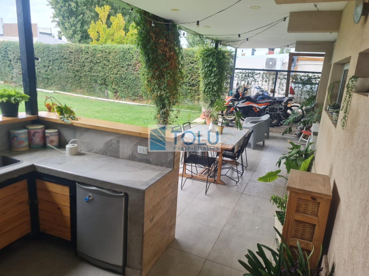 En venta casa 3 dormitorios, barrio cerrado Elementos, Plottier 
