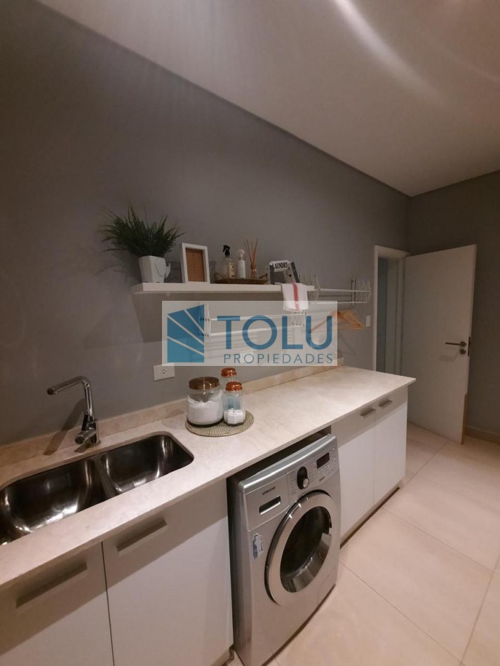Casa en Venta dos plantas Cipolletti 5 dormitorios y 5 baños - parilla quincho y pileta Manzanar Millenium Cipolletti 