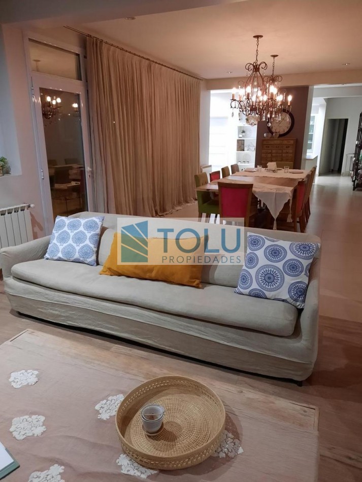 Casa en Venta dos plantas Cipolletti 5 dormitorios y 5 baños - parilla quincho y pileta Manzanar Millenium Cipolletti 